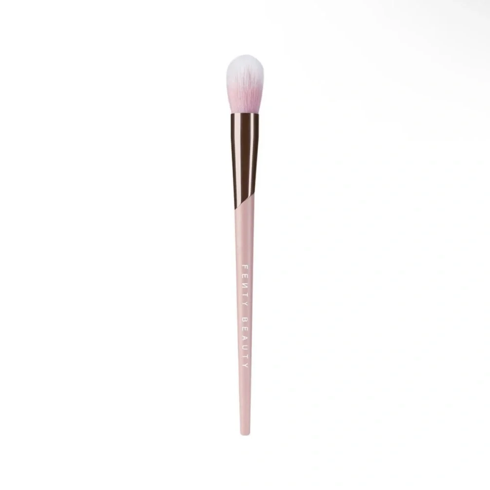 NWT Fenty Beauty Pink Precision Highlighter Brush 135